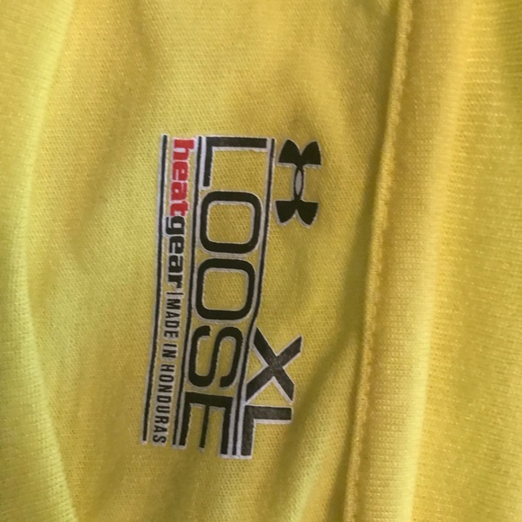 Under armour shirt - Picture 2 of 2